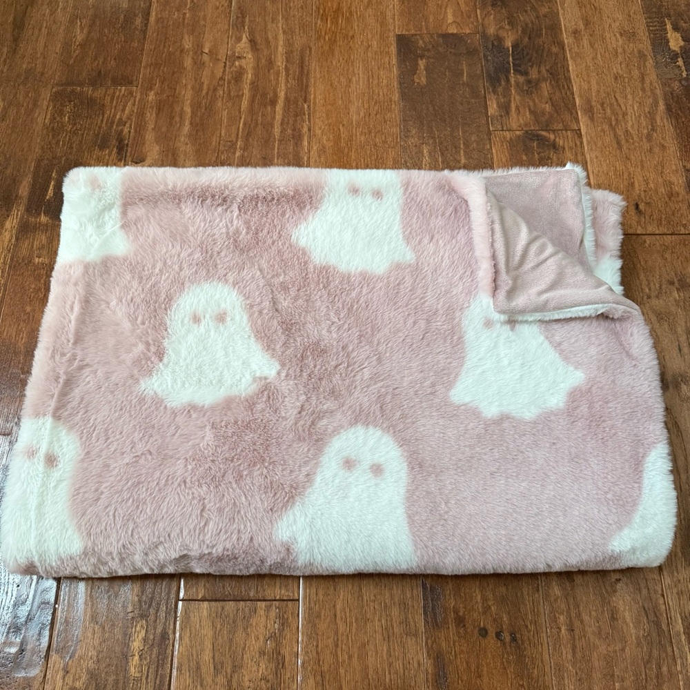 Pink Ghost Pattern Rug - Picture 4 of 5